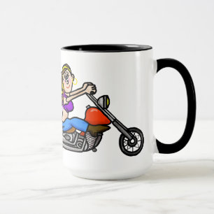 A caneca da motocicleta da equitação da mulher