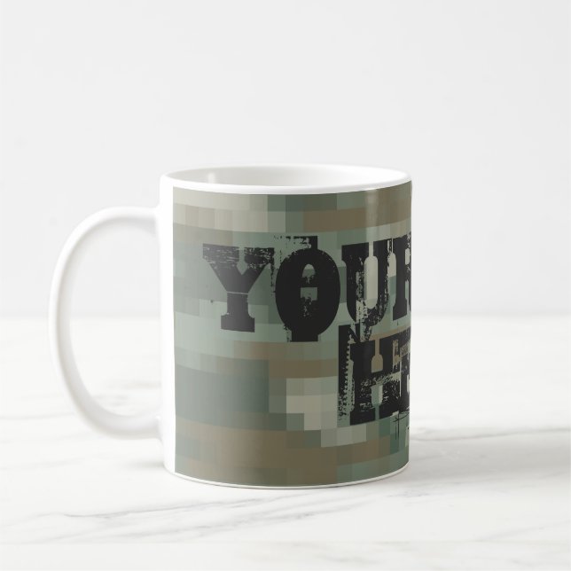 A caneca de café | da camuflagem do pixel de (Esquerda)