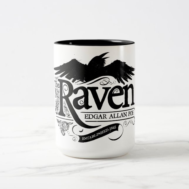 A caneca de café de Edgar Allan Poe do corvo (Centro)