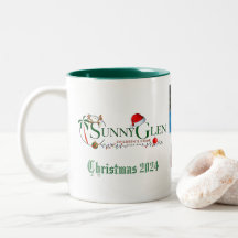 A caneca de Natal 2024 Sunny Glen (pequena)