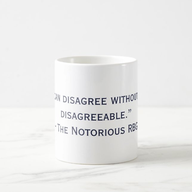 A caneca Disagreeable notória das citações de RBG (Centro)