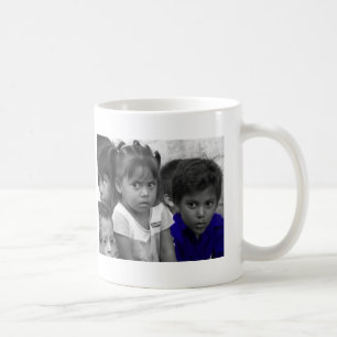 A caneca do café do campo de oleiro