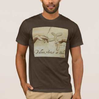 A criação entrega a camisa - artista do balão no
