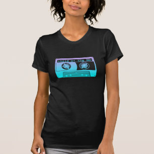 A criança do anos 80 destruiu o t-shirt