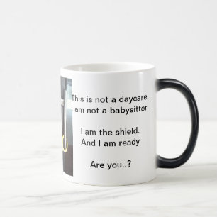 A detenção comanda a caneca