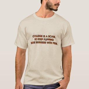 A faculdade é um t-shirt básico dos homens de