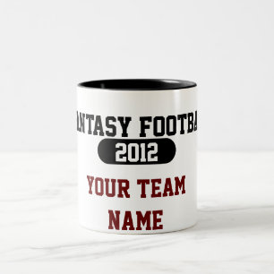A fantasia ostenta - seu nome da equipe - a caneca