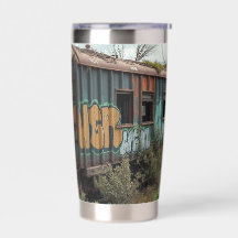 A Ferrovia Esquecida – Trem Abandonado com Grafite