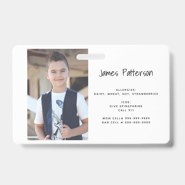 A foto feita sob encomenda caçoa o crachá de (Frente)