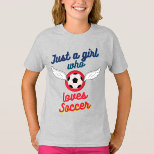 A garota que adora T-Shirt de futebol
