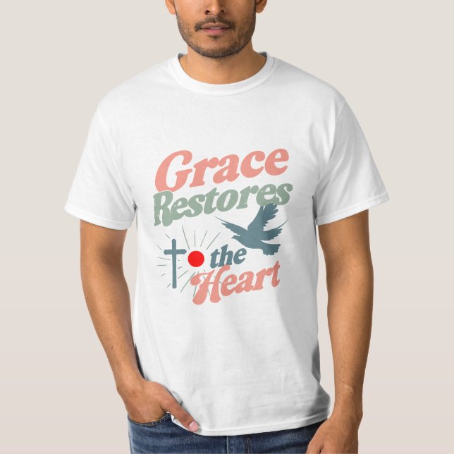 "A Graça Restaura o Coração" Camiseta Retro (Frente)