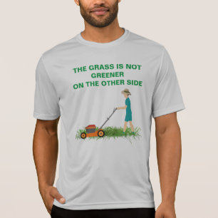 A grama não é mais verde no outro t-shirt do lad