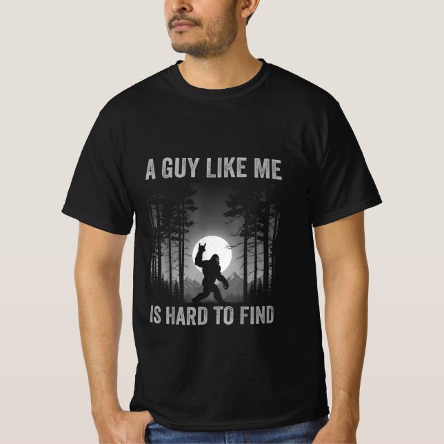 A Guy Like Me is Hard to Forest Find T-Shirt (Frente)
