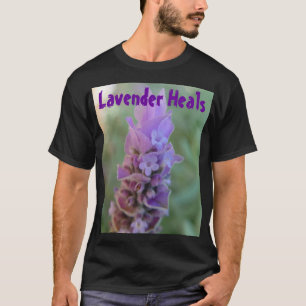 A lavanda cura a camisa dos homens