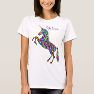 A mágica do unicórnio acredita o t-shirt das