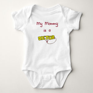 A mamãe é um doutor Bebê T-shirt