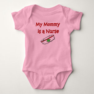 A mamãe é um t-shirt do bebê da enfermeira