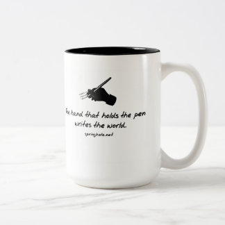 A mão que guardara a caneca da caneta