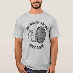 A medida cortou duas vezes uma vez a camisa