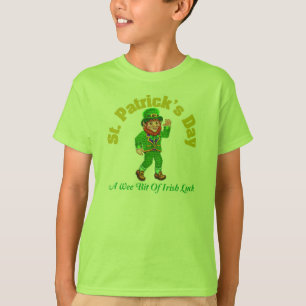 A novidade caçoa o t-shirt do Dia de São Patríc