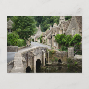 A ponte em Castle Combe, cartão postal britânico