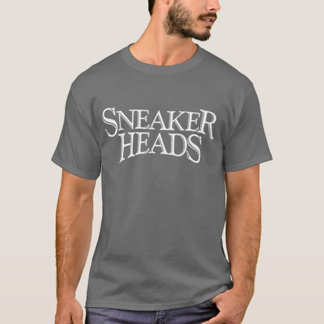 A sapatilha dirige o t-shirt (Frente)