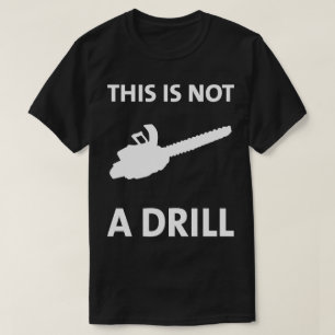 A serra de cadeia isto não é um t-shirt cómico