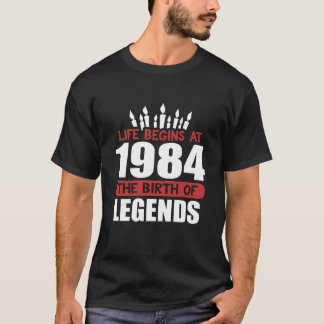 A vida engraçada da camisa do aniversário T começa