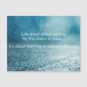 A vida luta contra a chuva de aspas inspiracionais