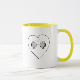 Abelha na caneca de café do amor
