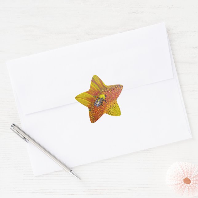 Abelha sobre um adesivo de girassol (Envelope)