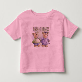 Abraços de urso do ursinho e camiseta e presentes