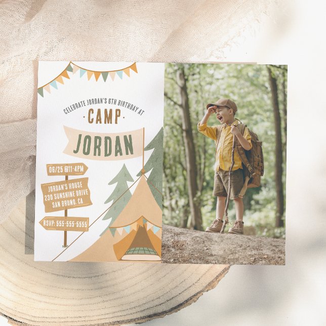 Acampamento Orçamentário Menino ao Ar Livre Foto F (Criador carregado)