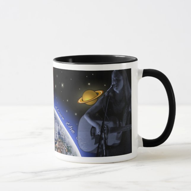 Acima da caneca da colagem do céu (Direita)