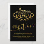 Aconselhamento para apostar sobre o tema de Las Ve<br><div class="desc">A carta de casamento do tema de Las Vegas ou de conselhos de Chá de panela e desejos de sucesso apresenta um nome personalizado Bem-vindo ao Fabuloso Sinal de Las Vegas em preto e Dourado com uma redação divertida e única de "conselhos que podemos apostar" e espaço para conselhos de...</div>