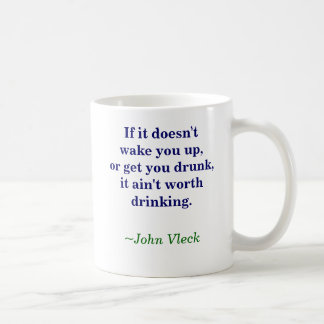 Acorde, obtenha caneca de café bêbeda