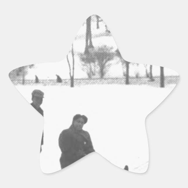 Adesito Estrela Dois meninos puxando duas garotas em Sleds (Frente)