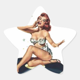 Adesito Estrela Pin Up Girl sentada na gravação