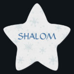 Adesito Estrela Shalom Deseja Hanukkah<br><div class="desc">Bonito design de inverno num adesivo simples de Chanucá. Bonito fundo de flocos de neve em apuros. O texto diz SHALOM. Forma estelar básica (NÃO a estrela de David - apenas uma estrela). Com um pouco de ajuda dos meus amigos em www.scrappindoodles.com. Do My_Christmas_Shoppe por Ela Wolf Medicine.</div>