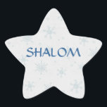 Adesito Estrela Shalom Deseja Hanukkah<br><div class="desc">Bonito design de inverno num adesivo simples de Chanucá. Bonito fundo de flocos de neve em apuros. O texto diz SHALOM. Forma estelar básica (NÃO a estrela de David - apenas uma estrela). Com um pouco de ajuda dos meus amigos em www.scrappindoodles.com. Do My_Christmas_Shoppe por Ela Wolf Medicine.</div>