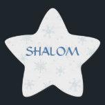 Adesito Estrela Shalom Deseja Hanukkah<br><div class="desc">Bonito design de inverno num adesivo simples de Chanucá. Bonito fundo de flocos de neve em apuros. O texto diz SHALOM. Forma estelar básica (NÃO a estrela de David - apenas uma estrela). Com um pouco de ajuda dos meus amigos em www.scrappindoodles.com. Do My_Christmas_Shoppe por Ela Wolf Medicine.</div>