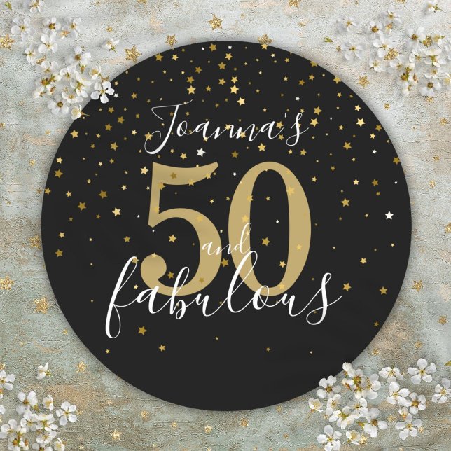 Adesivo 50 e Fabuloso 50º aniversário Dourado Script Preto (50 and Fabulous 50th Birthday Gold Black Script Classic Round Sticker)