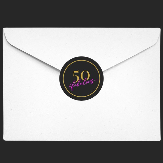 Adesivo 50 e Fabuloso Convite de festas Dourado Chic Black (50 and fabulous seal sticker for 50th birthday party invitations, featuring gold and hot pink script)