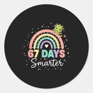 Adesivo 67 Dias Mais Inteligente Dragão Engraçado Arco-íri