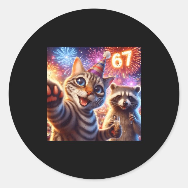 Adesivo 67 Meme Cat Raccoon New Year Selfie Funny Birthday (Frente)