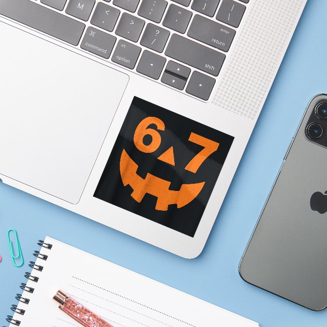 Adesivo 67 Six Seven Number Face Halloween Sticker (Notebook com iPhone)