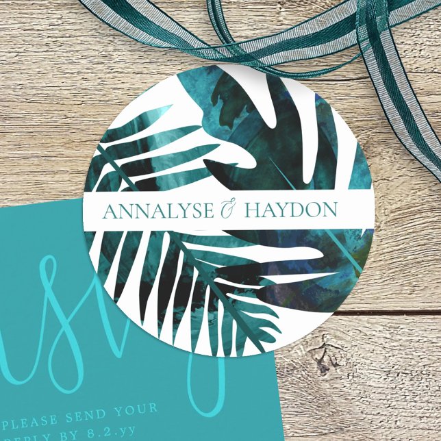 Adesivo A Ilha do Teal Verde e Tropical Sai do Casamento (tropical teal green, teal blue island palm leaves, monstera, ferns beach round wedding sticker)