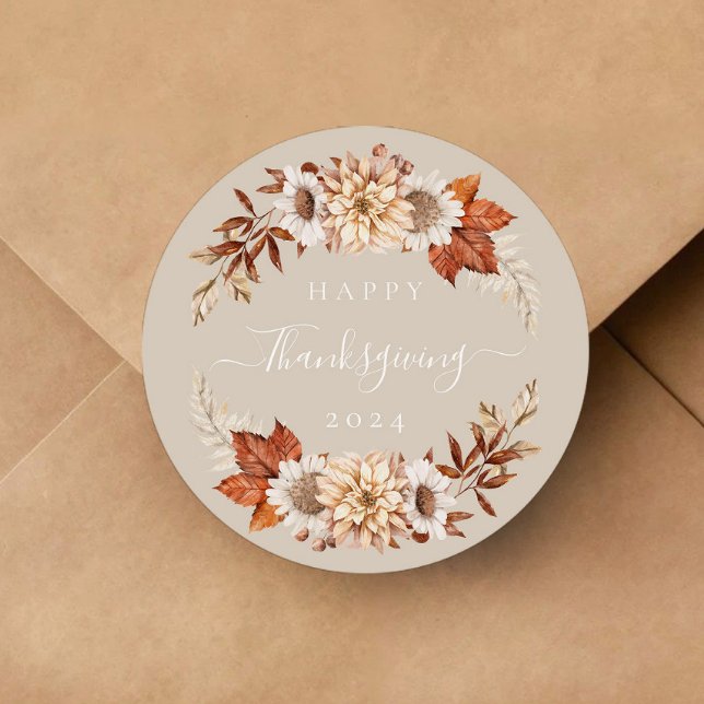 Adesivo A queda de torneira russa deixa feliz dia de graça (Rustic Taupe Fall Leaves Happy Thanksgiving Classic Round Sticker)