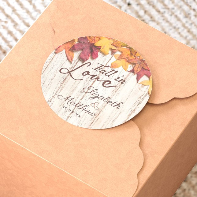 Adesivo A queda no amor do outono deixa casamento de madei (Fall in Love Wedding sticker is perfect for an autumn wedding with the changing of the leaves.)