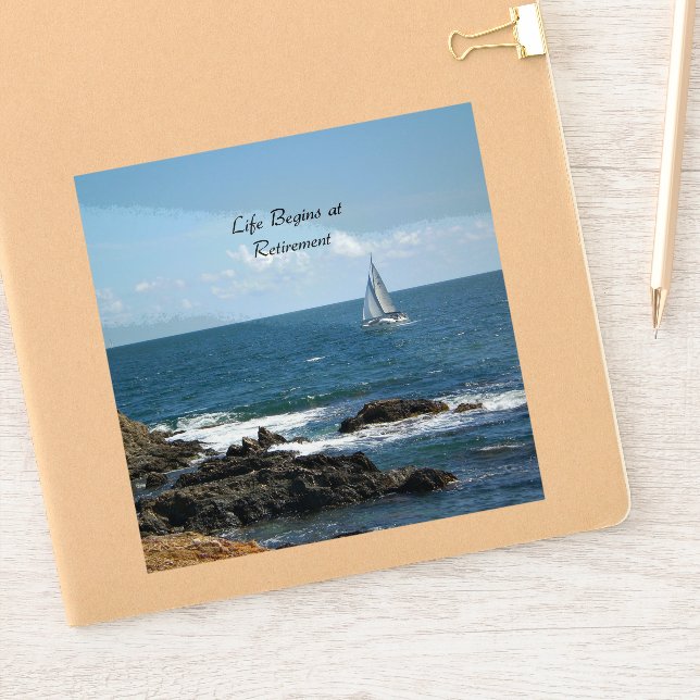 Adesivo A vida começa na aposentadoria, velejando, (Notebook)